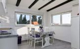 Airy and sunny apartment in Kastel Luksic