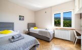 Charming family apartment in Podstrana