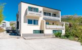 Charming family apartment in Podstrana
