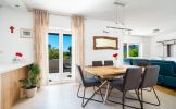 Charming family apartment in Podstrana